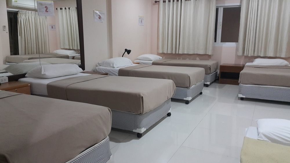 Bgw Phuket Hostel Patong Luaran gambar