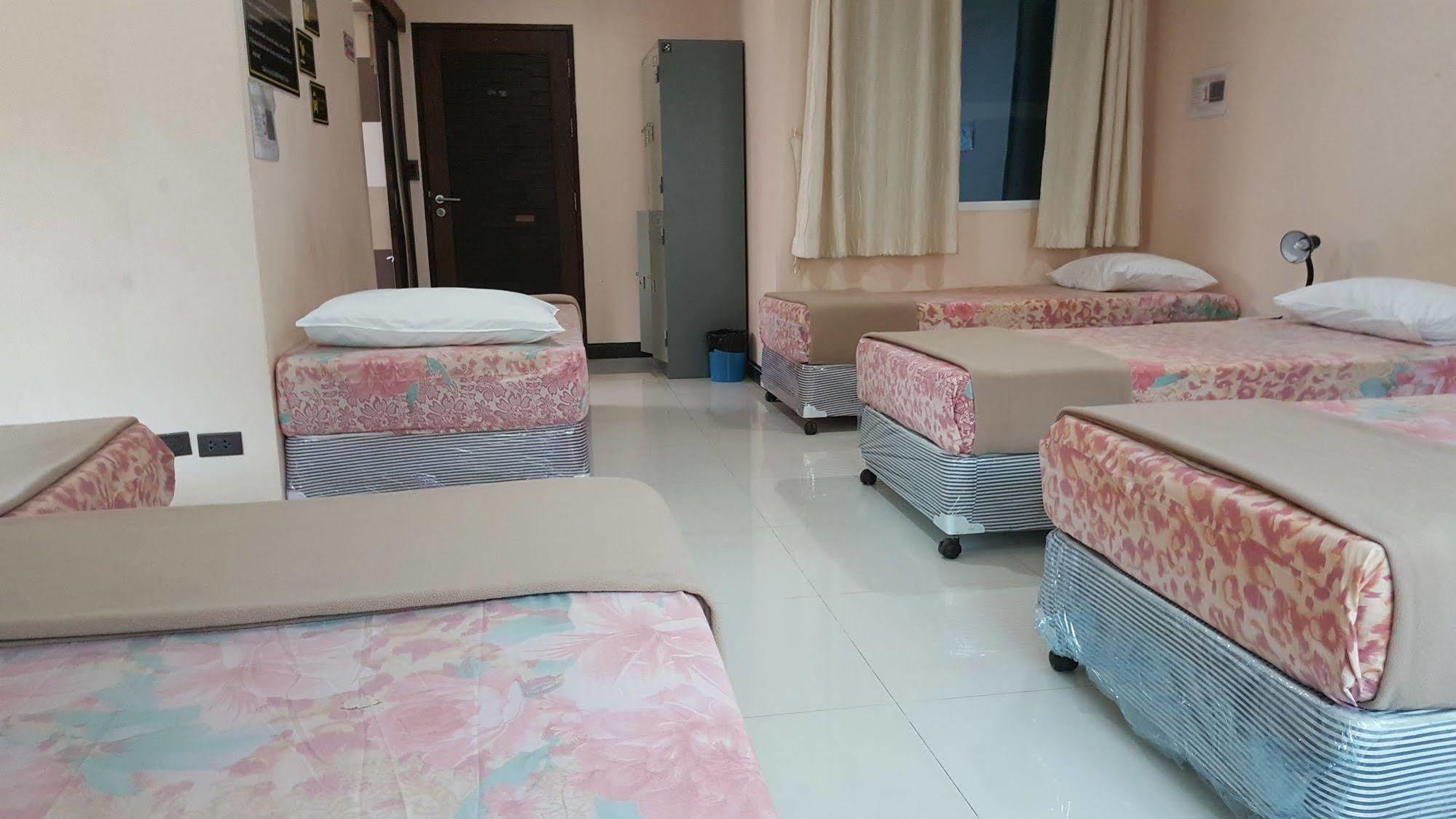 Bgw Phuket Hostel Patong Luaran gambar
