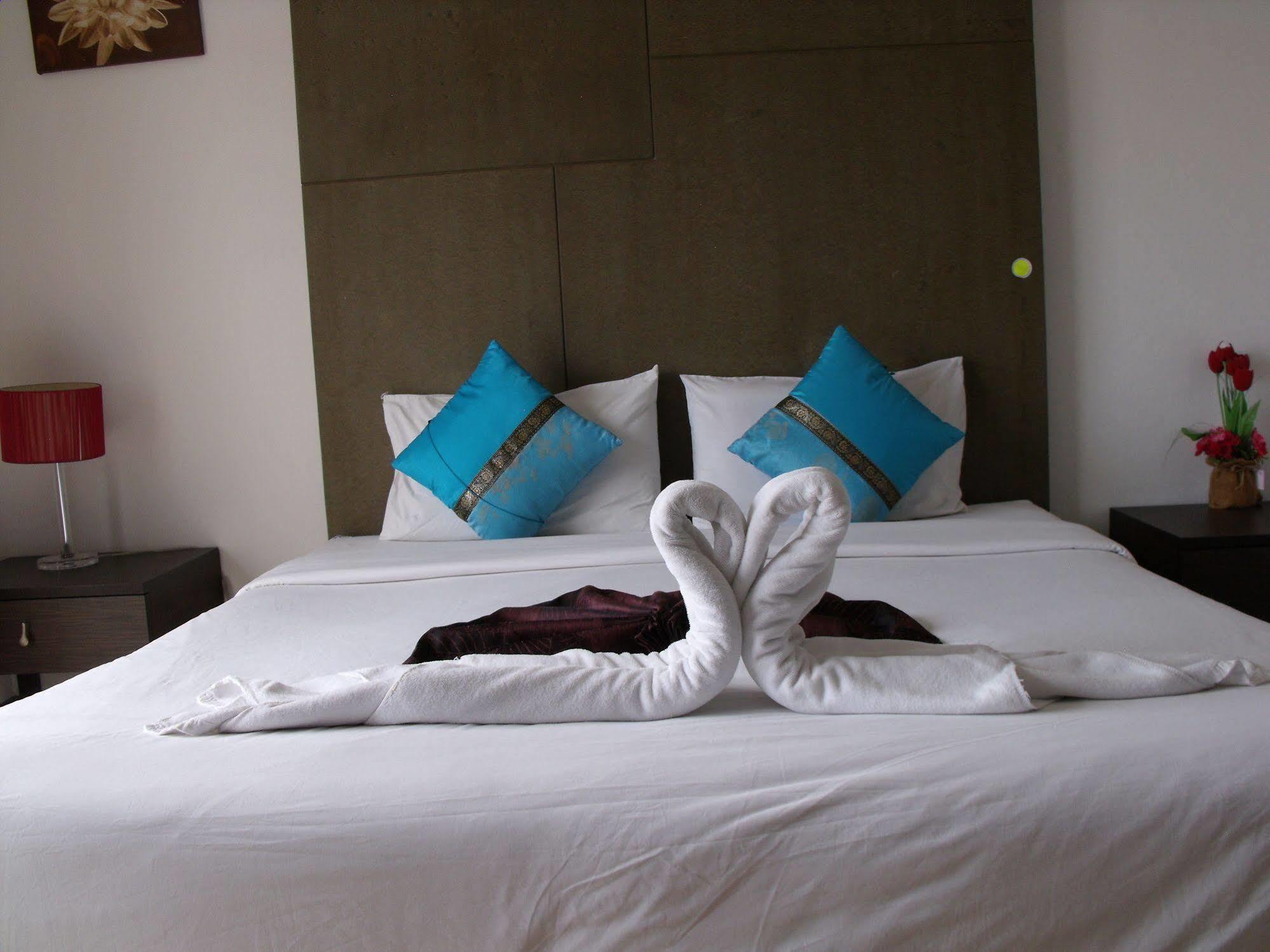 Bgw Phuket Hostel Patong Luaran gambar
