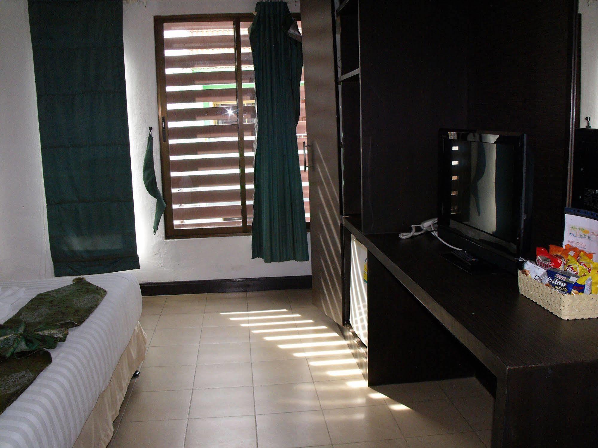 Bgw Phuket Hostel Patong Luaran gambar